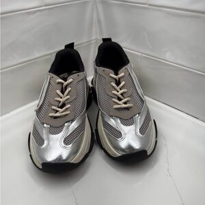 Steve Madden Possession Silver Metallic & Gray Chunky Sneakers 8.5 (No Box).